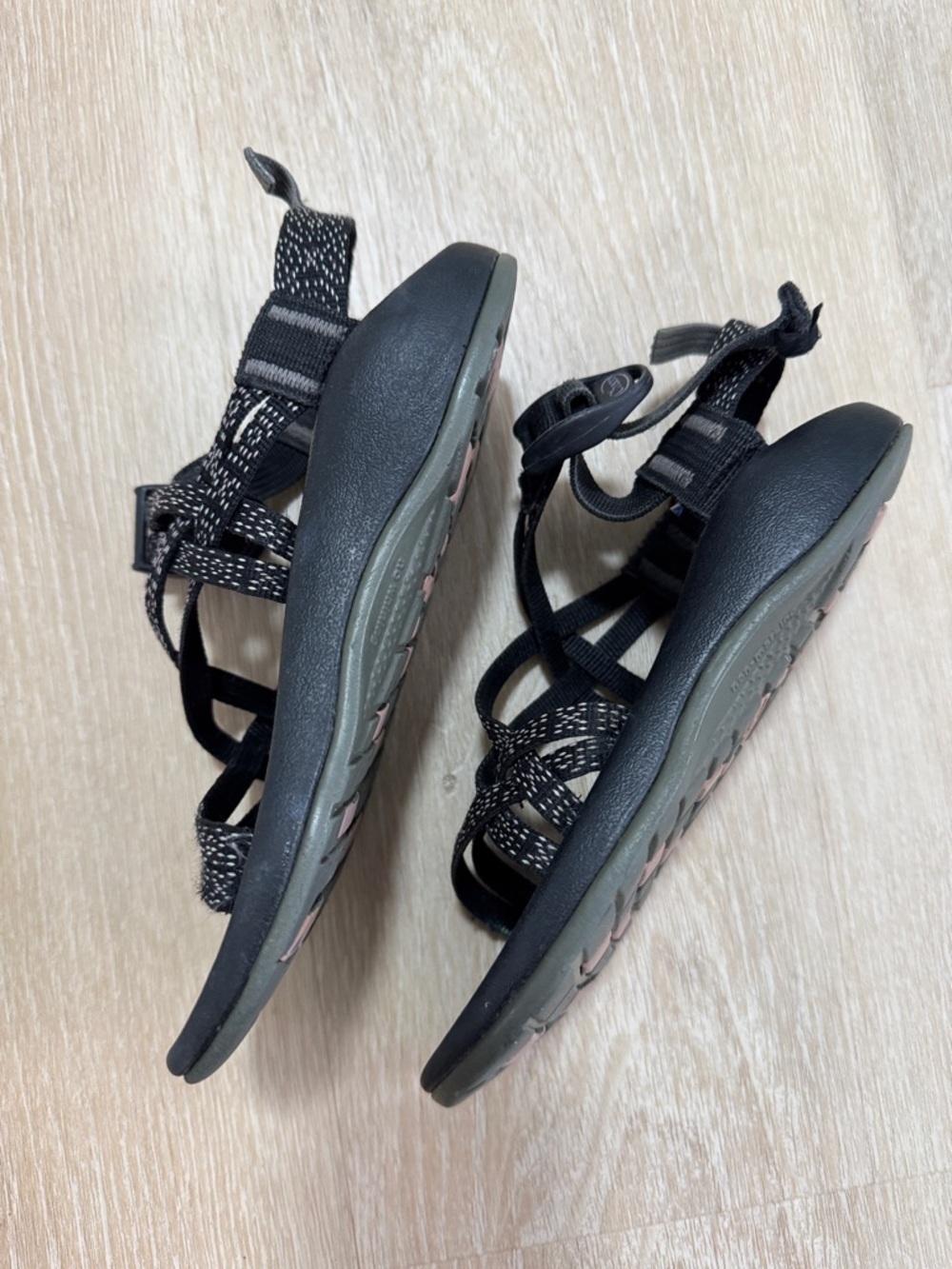 Chaco Kids Black Strappy Sport Sandals with Reflective Detailing - Picture 2 of 4